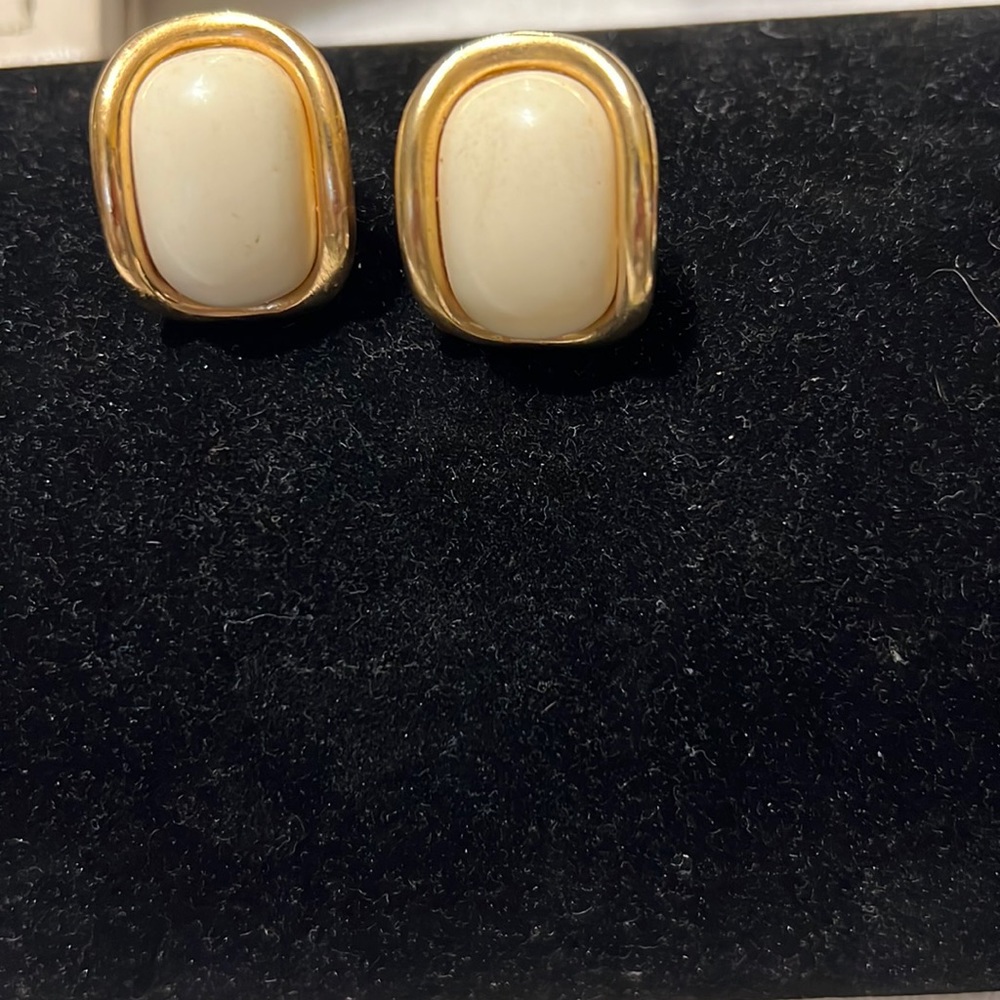 Vintage clip ones earrings!